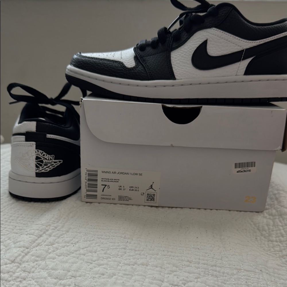 Nike Air Jordan Low SE Womens Shoes - Black/White
